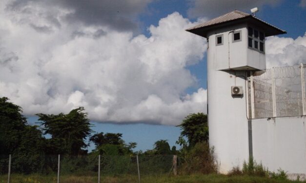 Changement climatique et prison : la double peine des détenus ultramarins