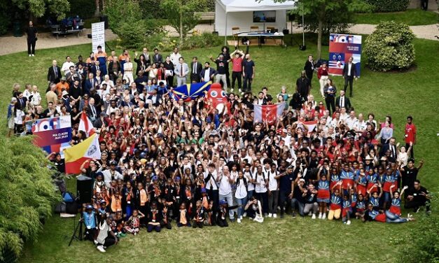 300 jeunes ultramarins accueillis par Marie Guévenoux à Paris